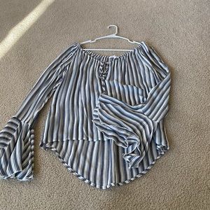 Small blouse bell sleeved